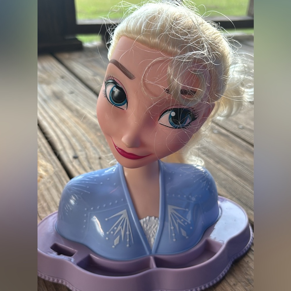 Disney Frozen Elsa Styling Head with Blonde Hair and Blue Outfit